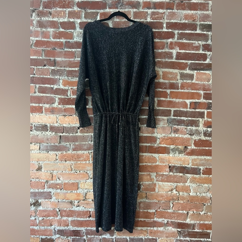 Capsule Women’s Sparkle Midi Metallic Dress in Black and Silver Size 8/10